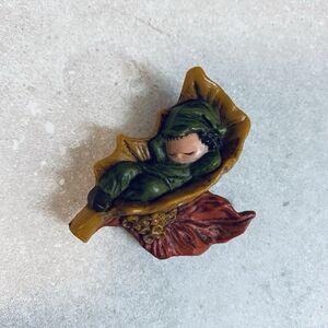 Hallmark Sleeping Gnome Pixie Baby in Leaf Elf Pin Brooch Resin